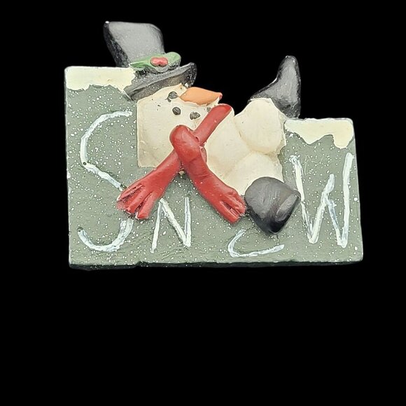 Snowman "Snow" Winter Brooch Pin Resin Hand-painted 1.5" Christmas - Picture 3 of 3